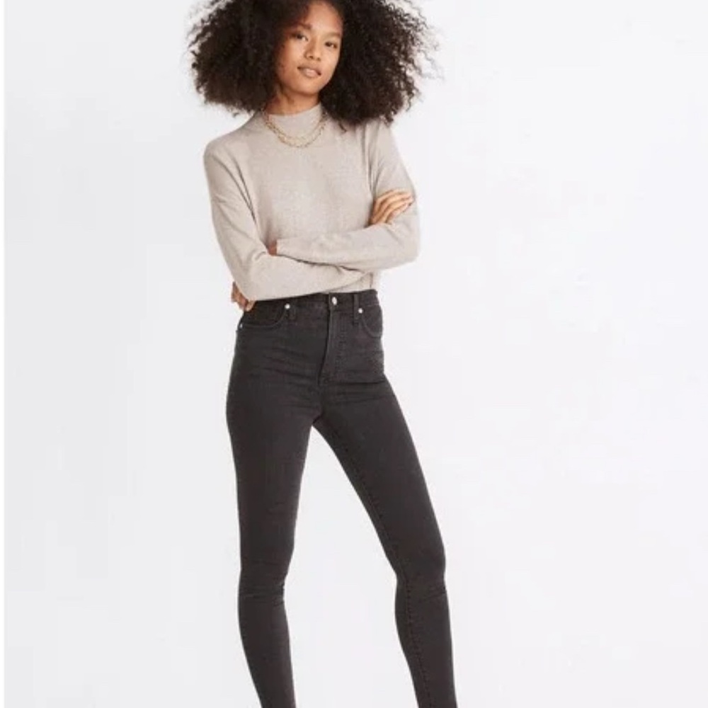 Madewell 10” high-rise skinny jeans in soft black size 28. With stretch